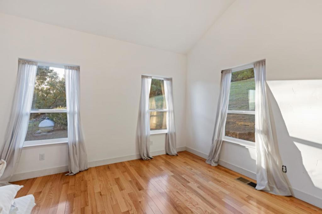 10730 Foothill Road Property Photo 19