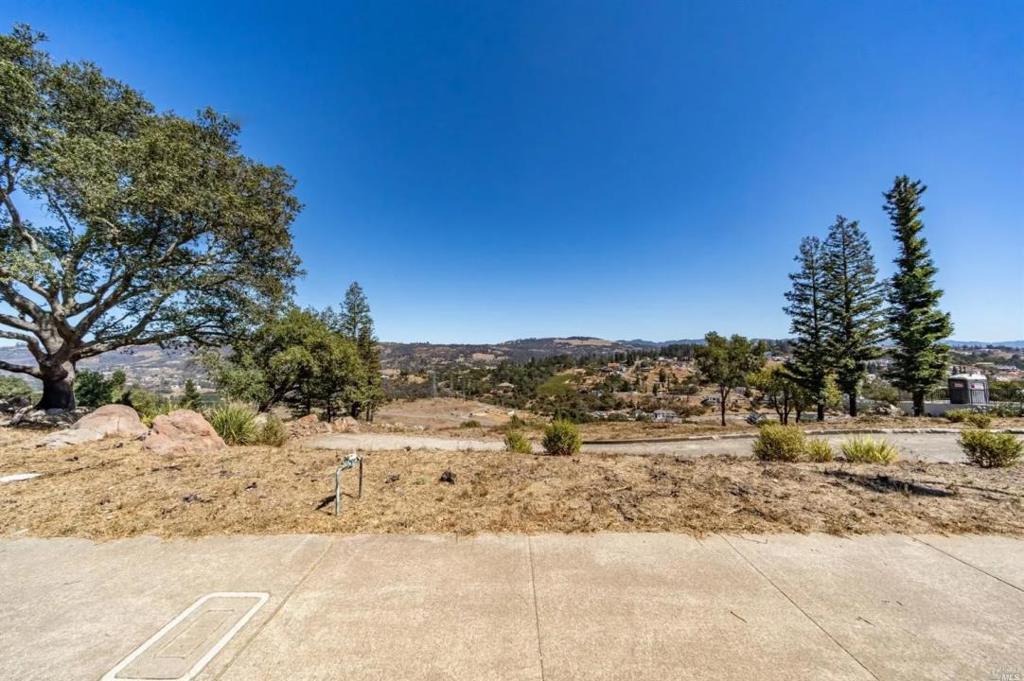 3824 Skyfarm Drive Property Photo 3