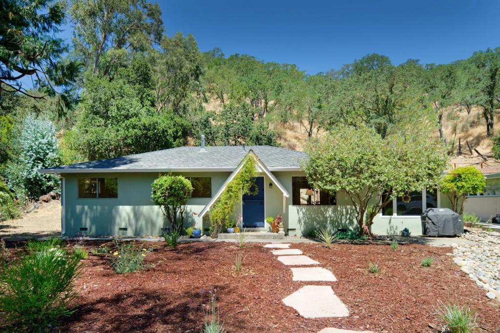 21571 Almaden Road Property Photo