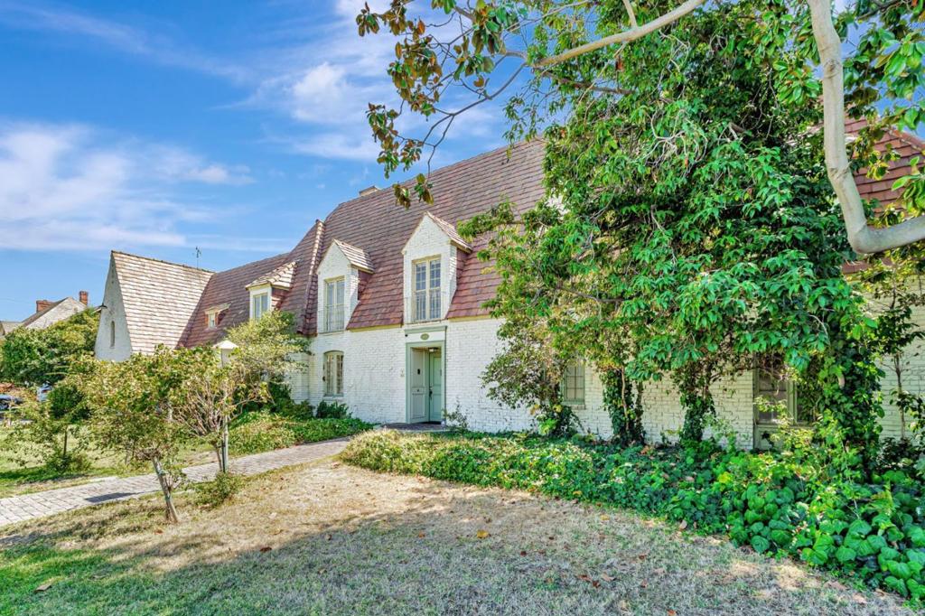 740 W Willow Street Property Photo 5