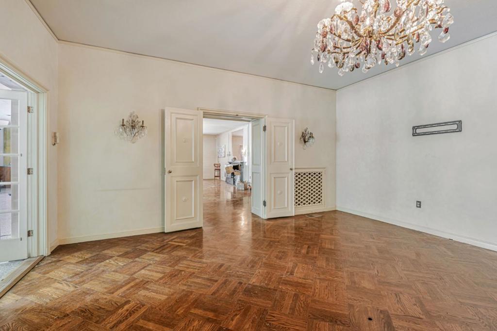 740 W Willow Street Property Photo 9