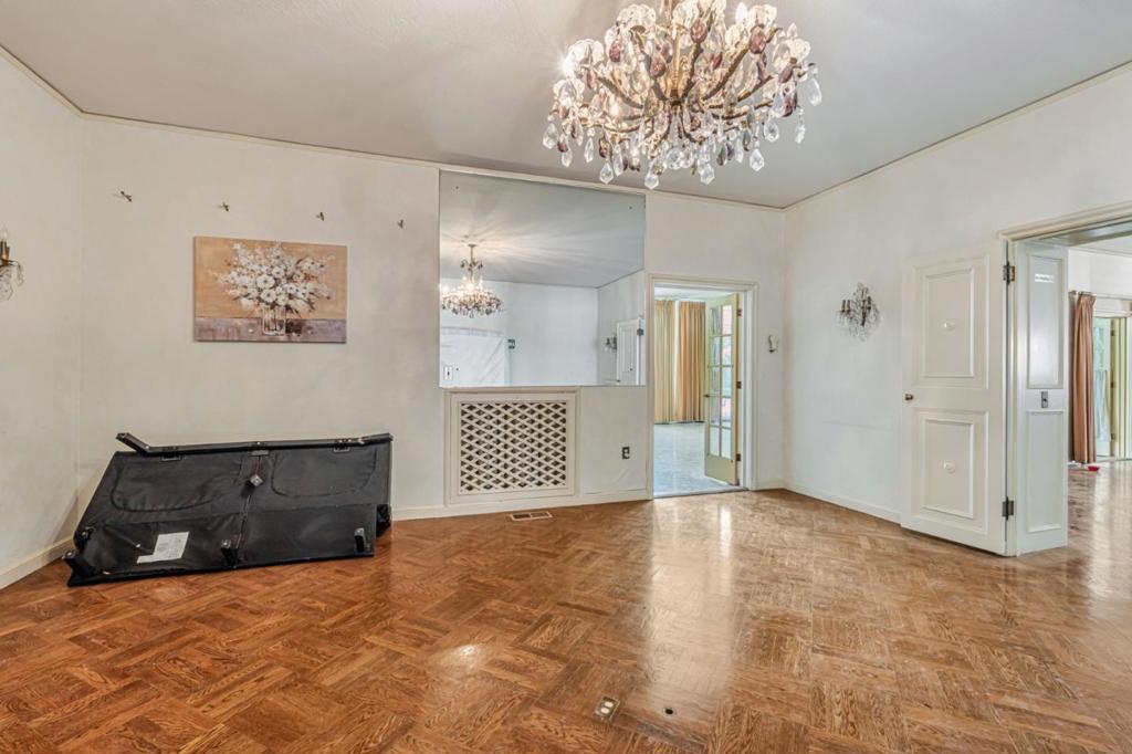 740 W Willow Street Property Photo 10