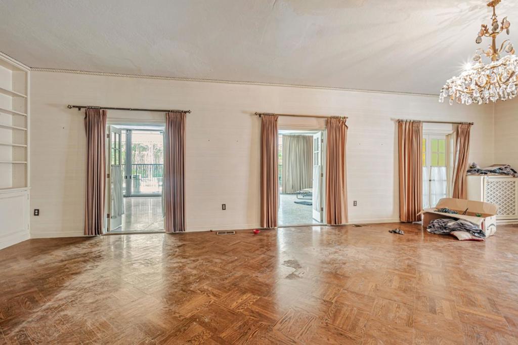 740 W Willow Street Property Photo 15