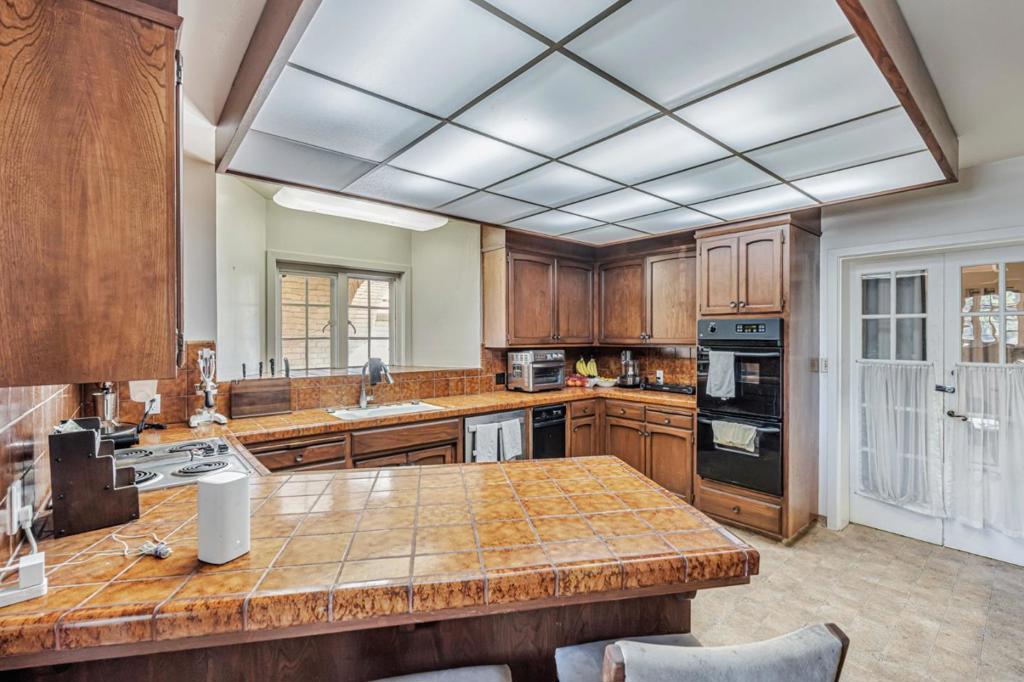 740 W Willow Street Property Photo 17