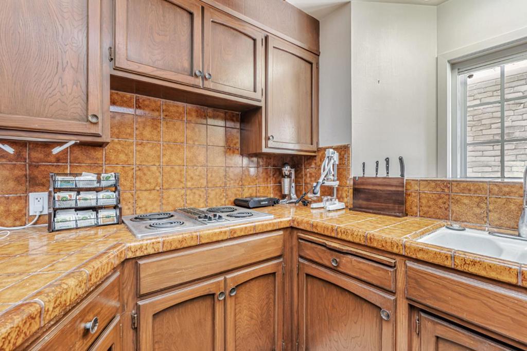 740 W Willow Street Property Photo 18