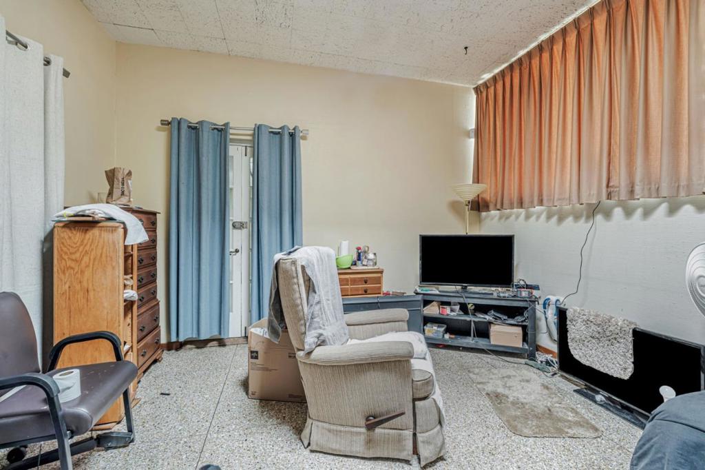 740 W Willow Street Property Photo 21