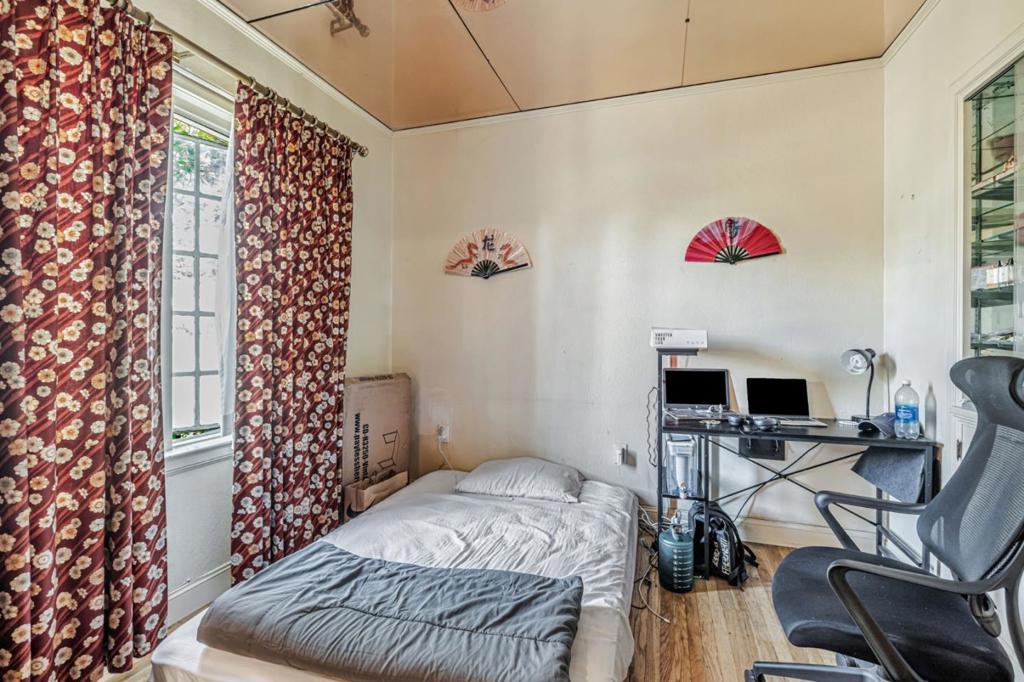 740 W Willow Street Property Photo 22