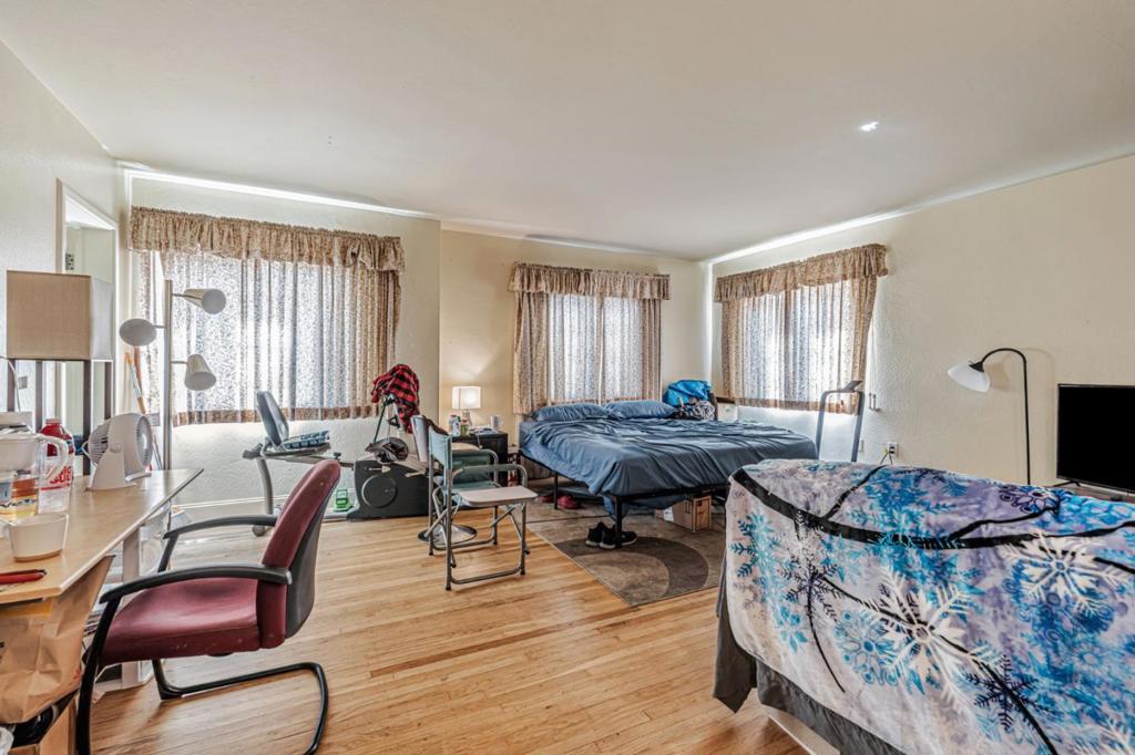 740 W Willow Street Property Photo 24