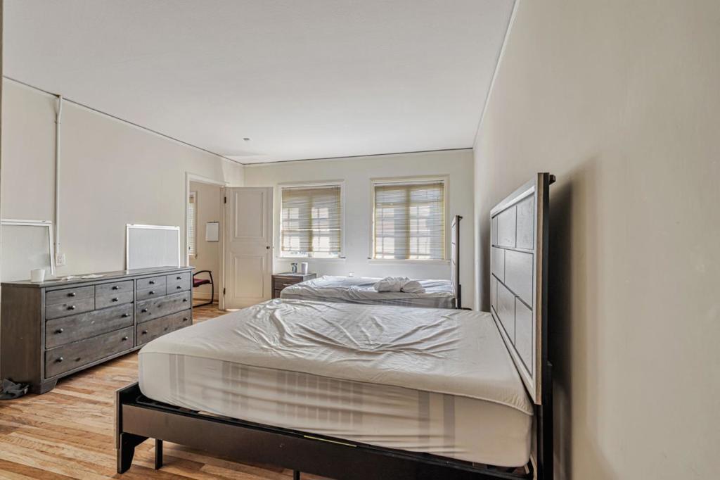 740 W Willow Street Property Photo 28