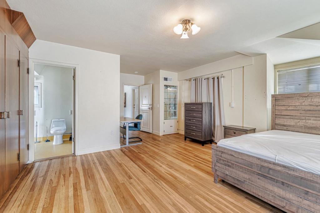 740 W Willow Street Property Photo 32