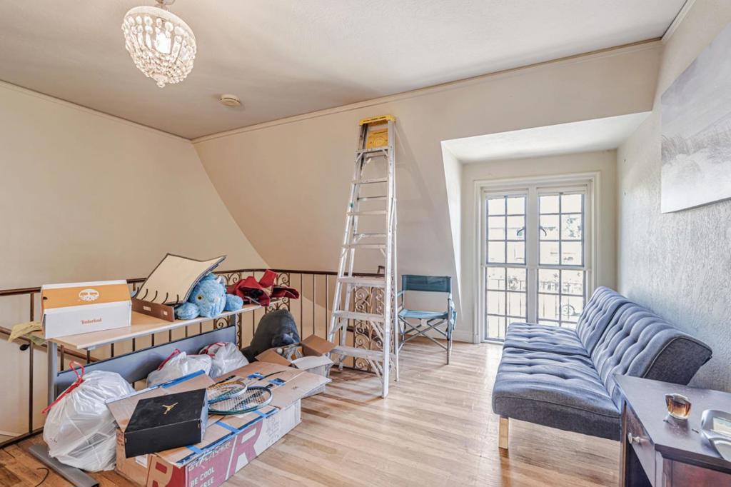 740 W Willow Street Property Photo 33