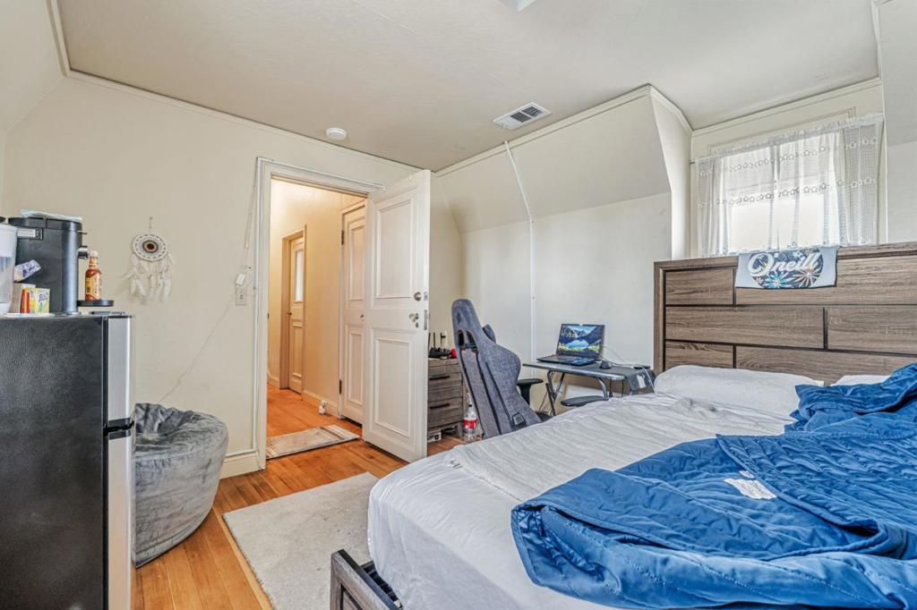 740 W Willow Street Property Photo 38