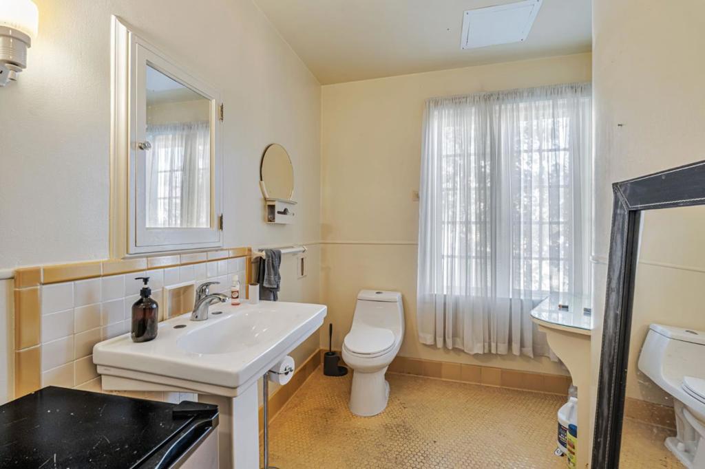 740 W Willow Street Property Photo 43