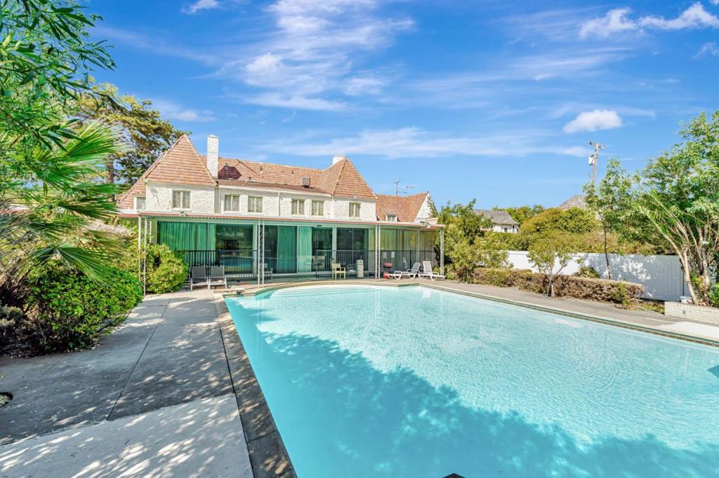 740 W Willow Street Property Photo 57