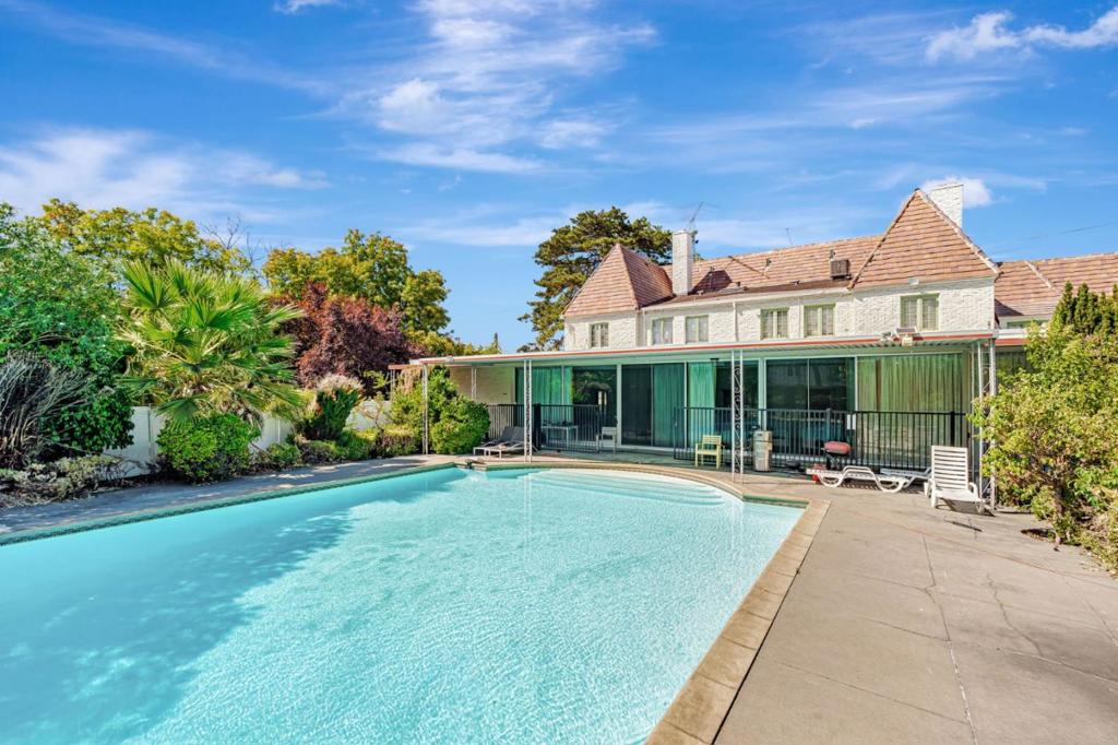 740 W Willow Street Property Photo 58