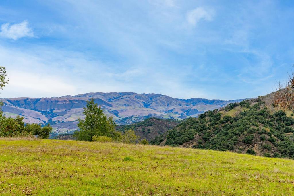9 Long Ridge Trail Property Photo 1