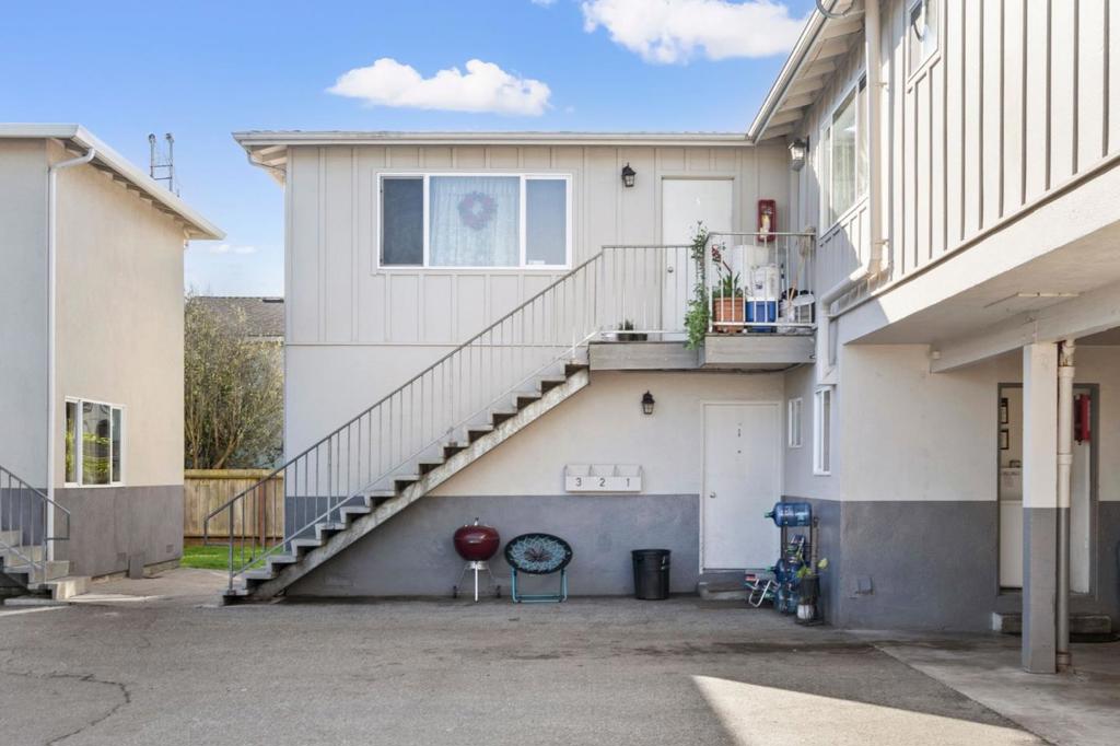 466 Willow Avenue Property Photo 10