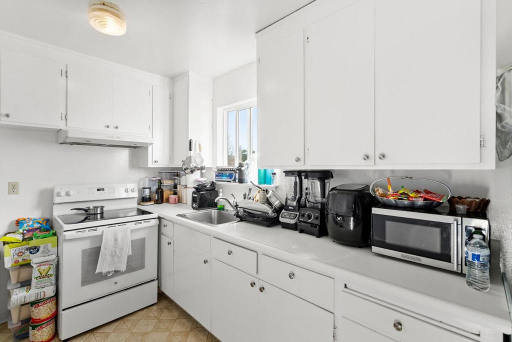 470 Willow Avenue Property Photo 17