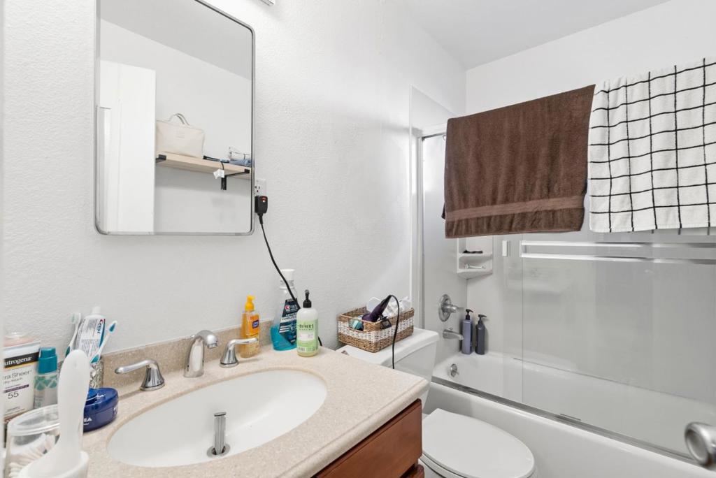470 Willow Avenue Property Photo 29