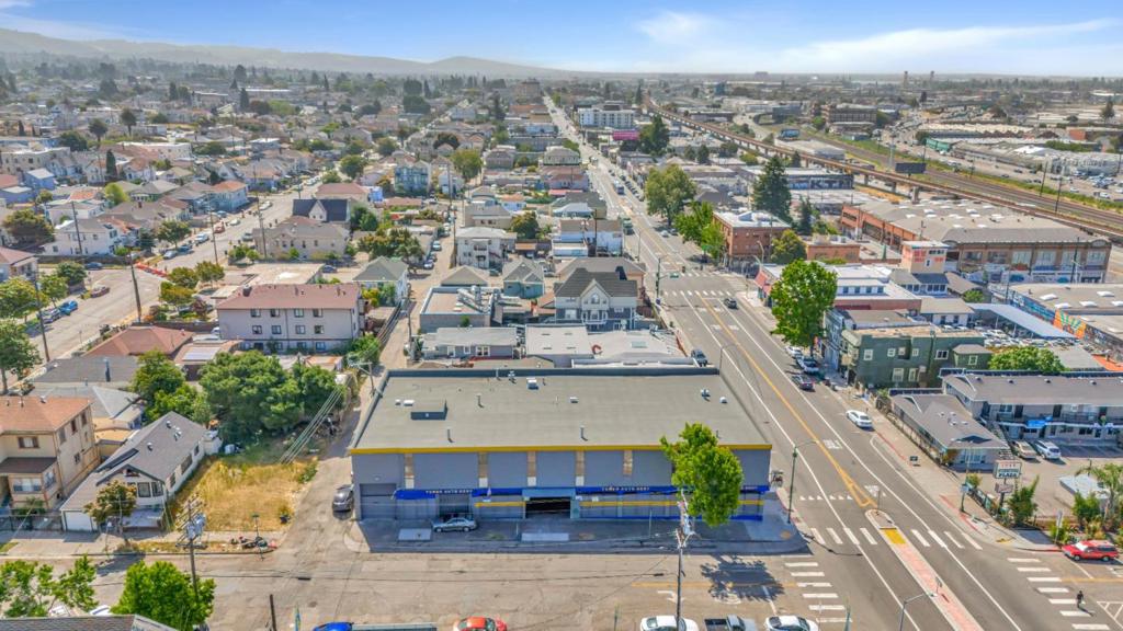 1700 International Boulevard Property Photo