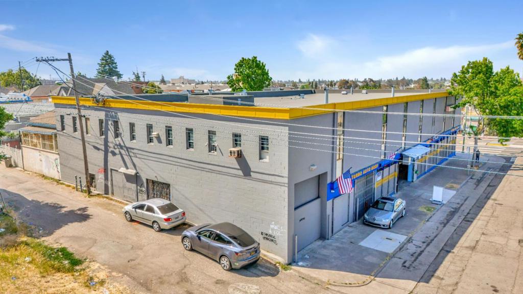 1700 International Boulevard Property Photo 2