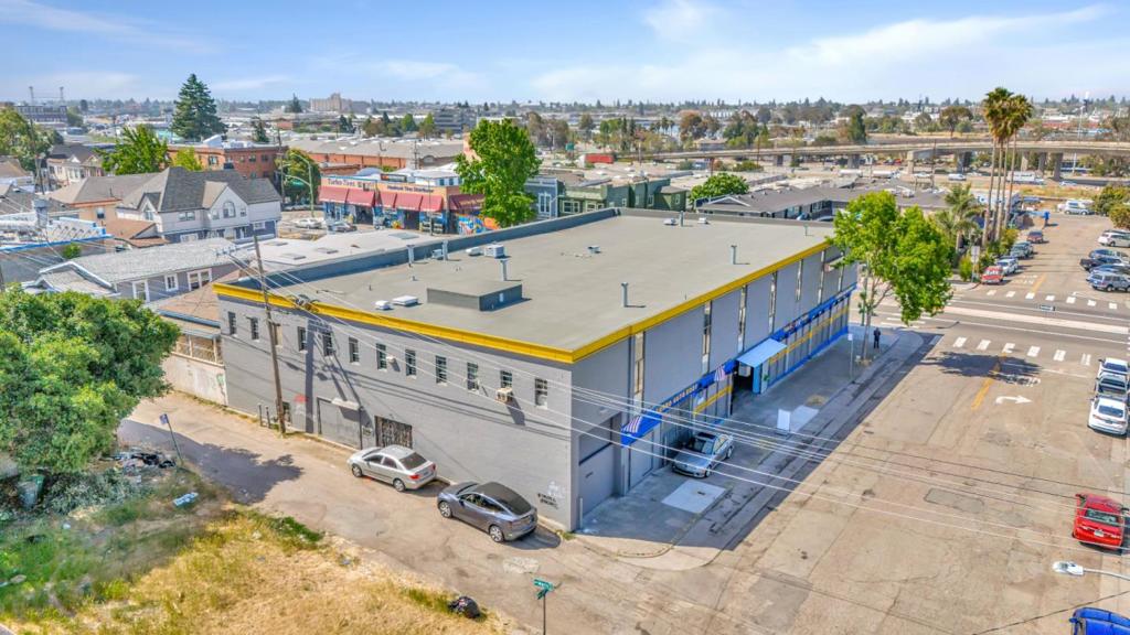 1700 International Boulevard Property Photo 3