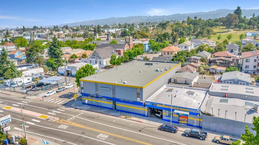 1700 International Boulevard Property Photo 8