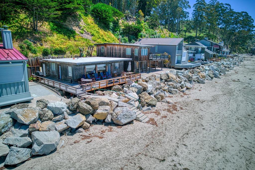 16 Potbelly Beach Road Property Photo 1