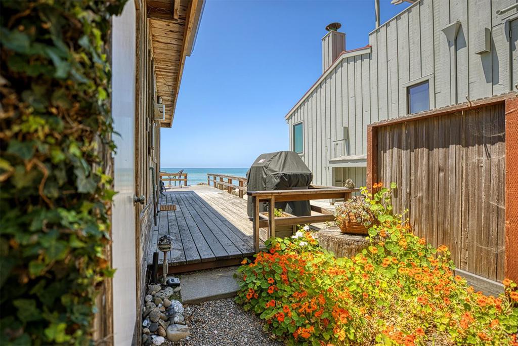 16 Potbelly Beach Road Property Photo 8