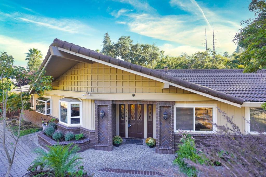 553 Golf Club Road Property Photo 1