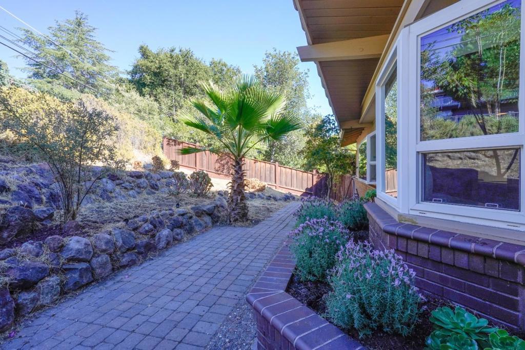 553 Golf Club Road Property Photo 3