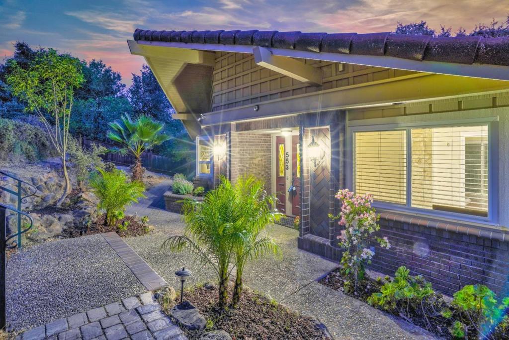 553 Golf Club Road Property Photo 4