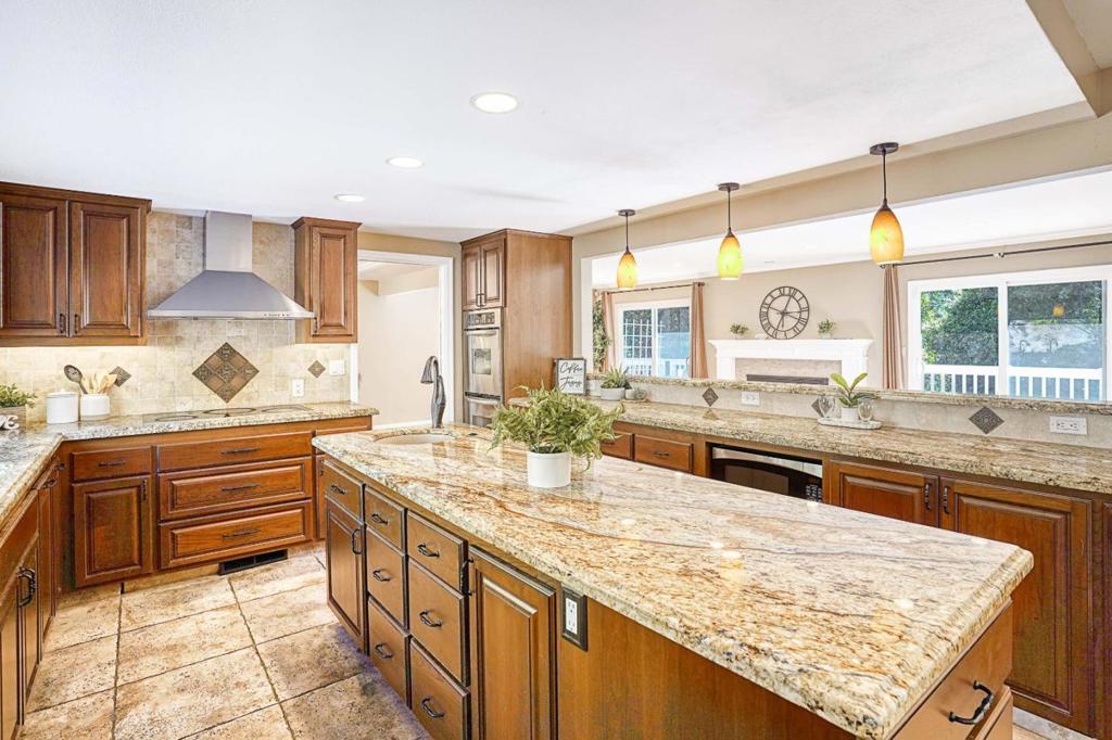 553 Golf Club Road Property Photo 12