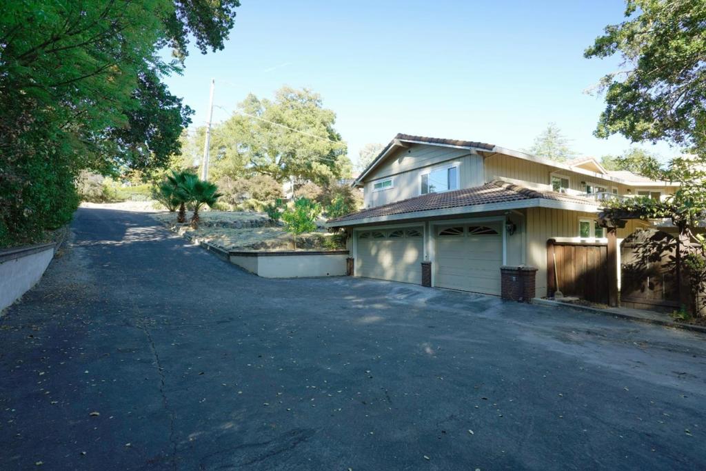 553 Golf Club Road Property Photo 40