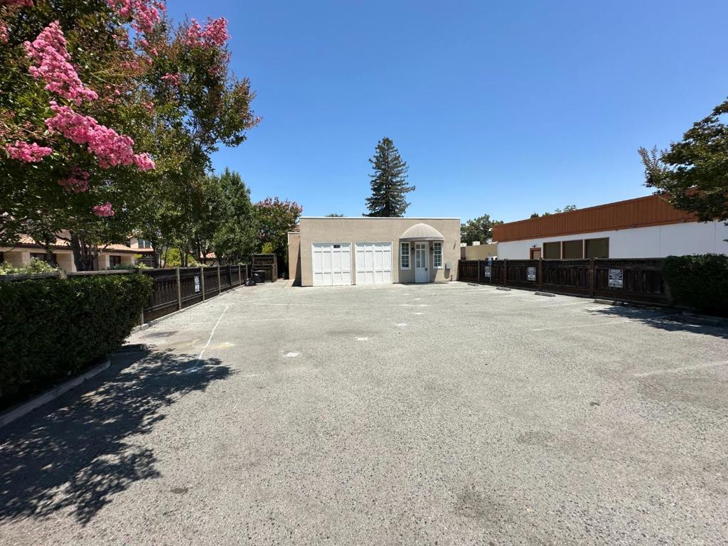 1450 El Camino Real Property Photo 2