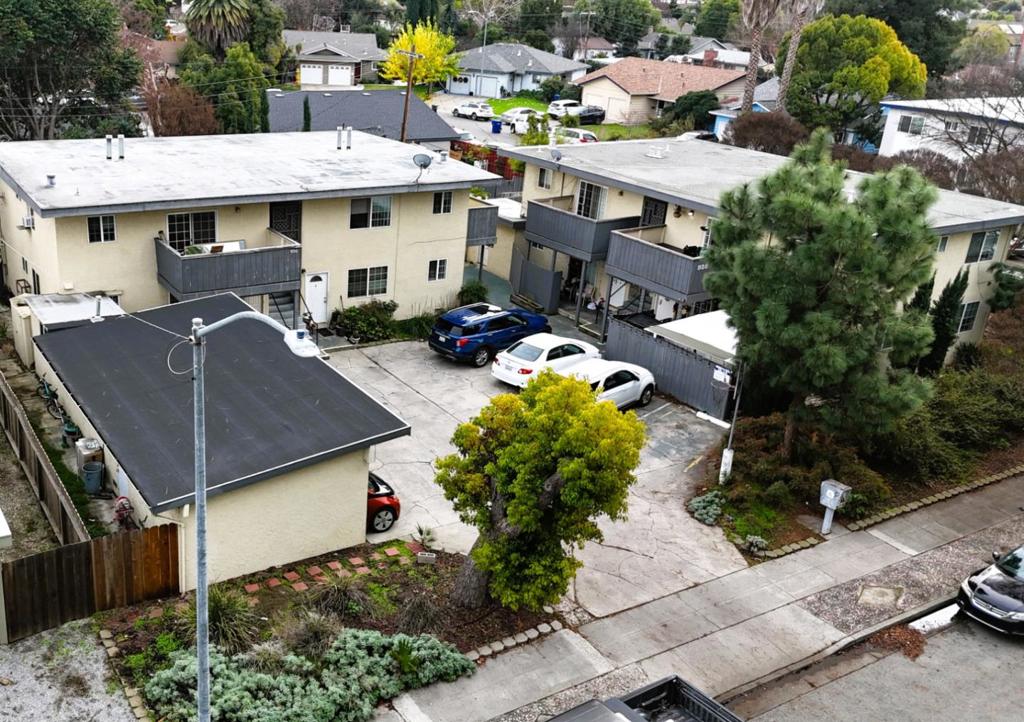 928 Ravenscourt Avenue Property Photo 1