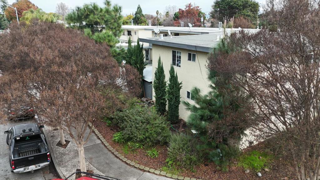 928 Ravenscourt Avenue Property Photo 3