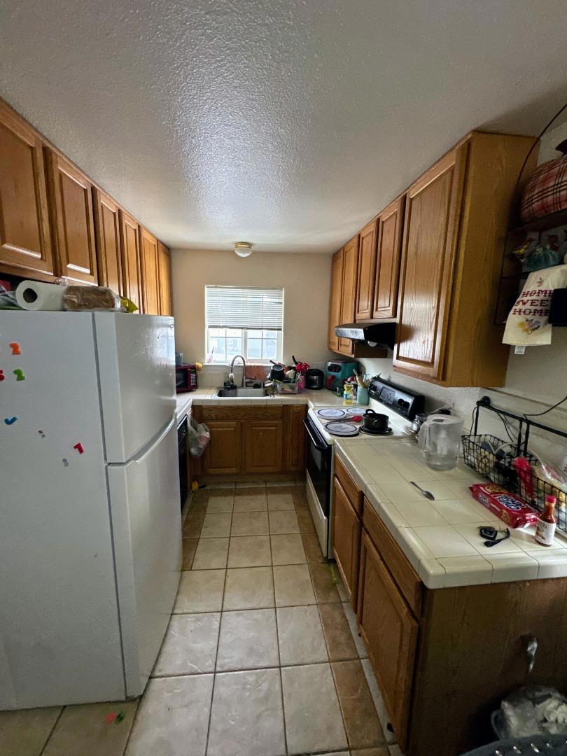 928 Ravenscourt Avenue Property Photo 7