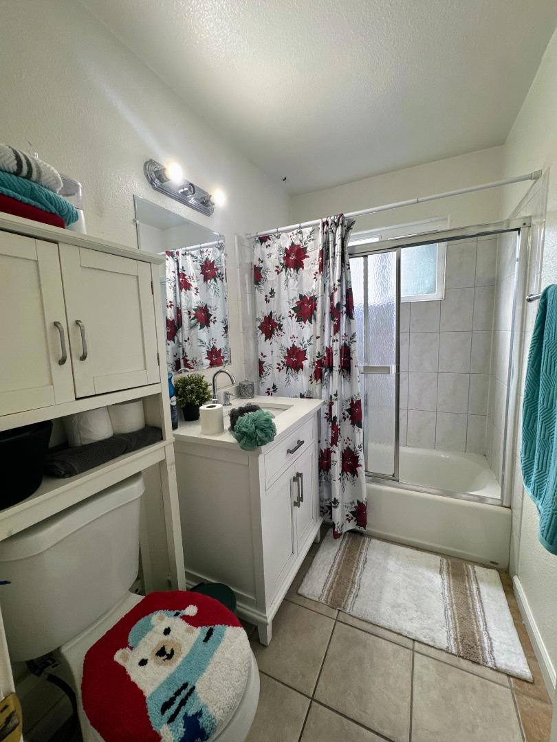 928 Ravenscourt Avenue Property Photo 9