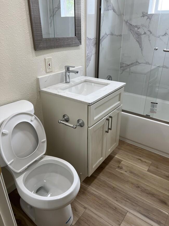 928 Ravenscourt Avenue Property Photo 11
