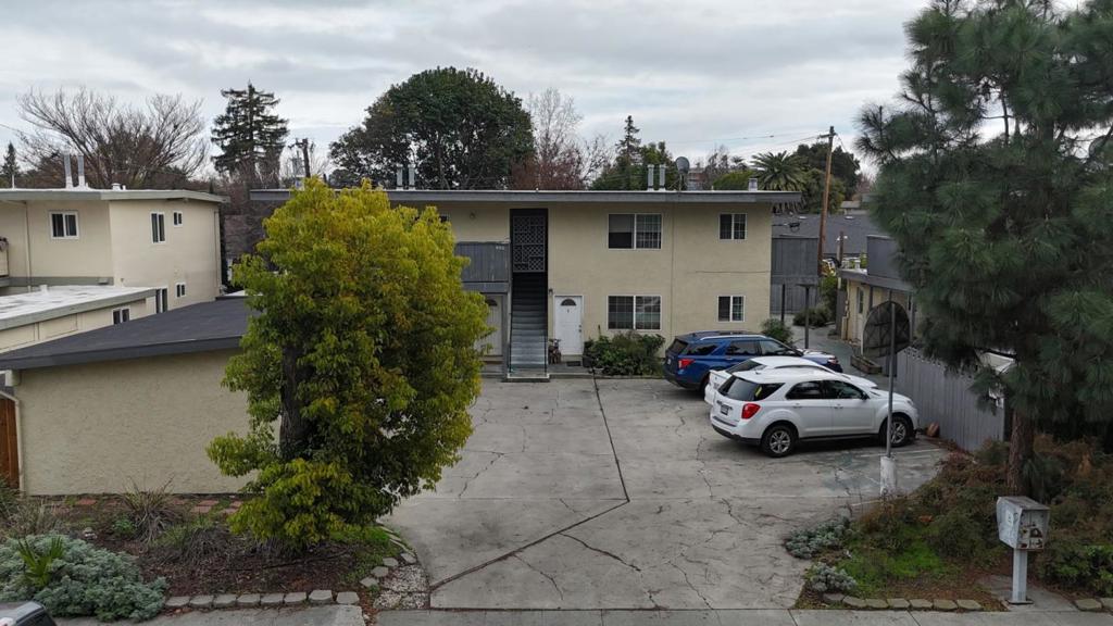 928 Ravenscourt Avenue Property Photo 13