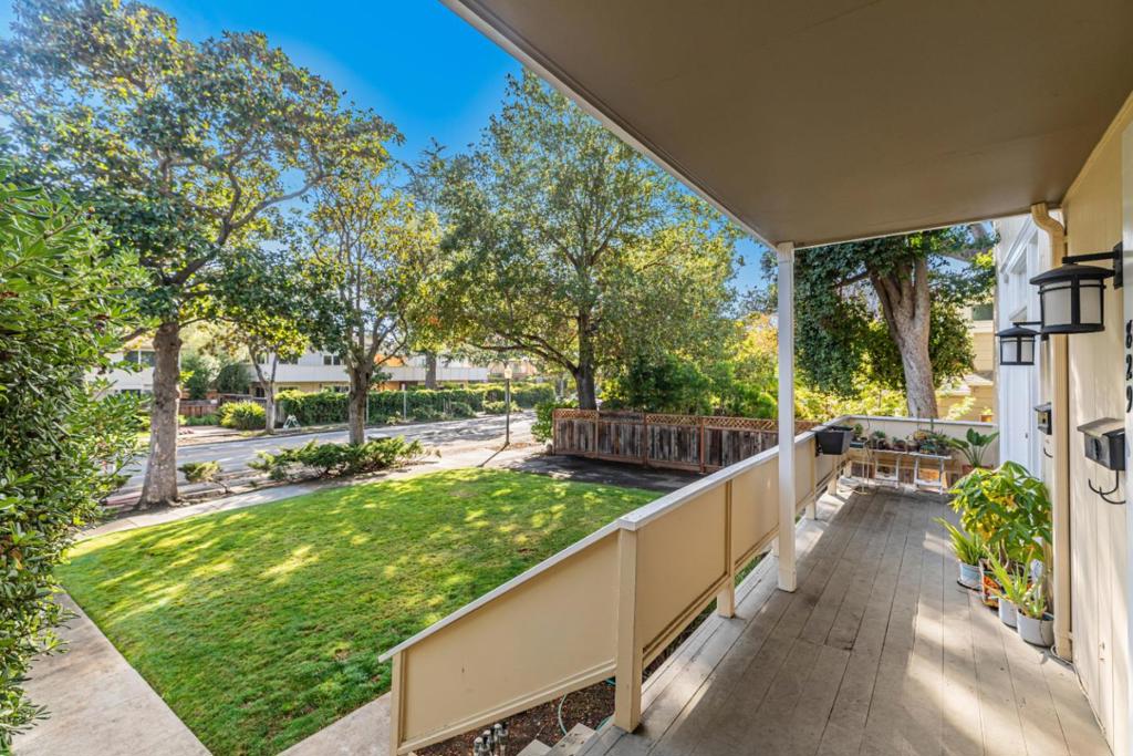 827 University Avenue Property Photo 3