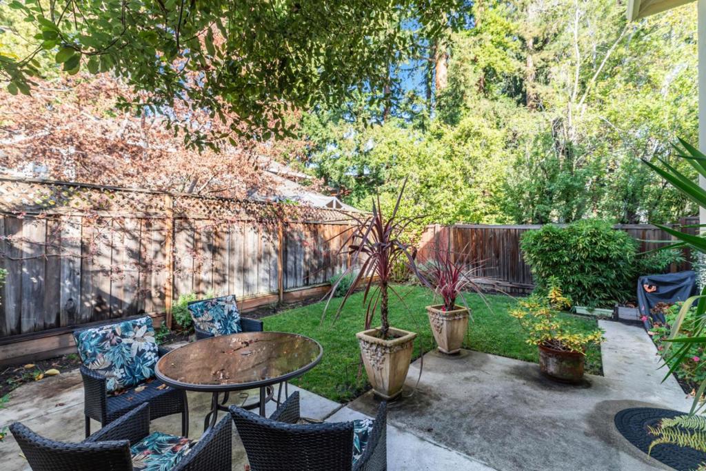 827 University Avenue Property Photo 11