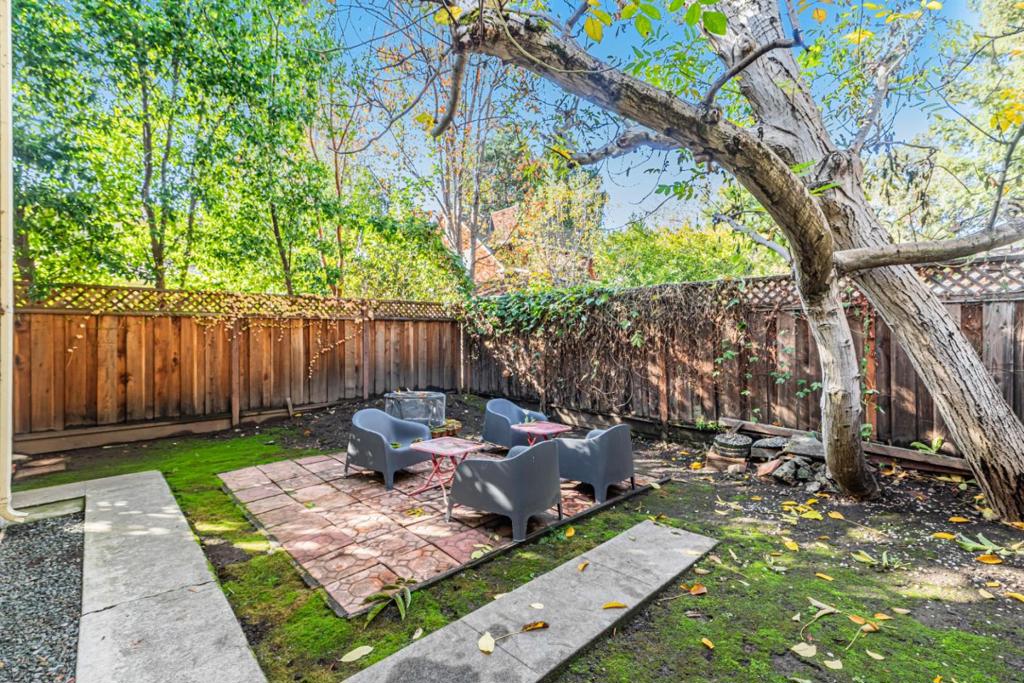 827 University Avenue Property Photo 12