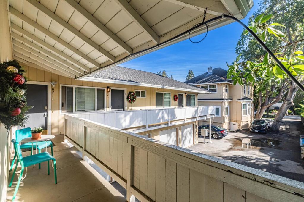827 University Avenue Property Photo 13
