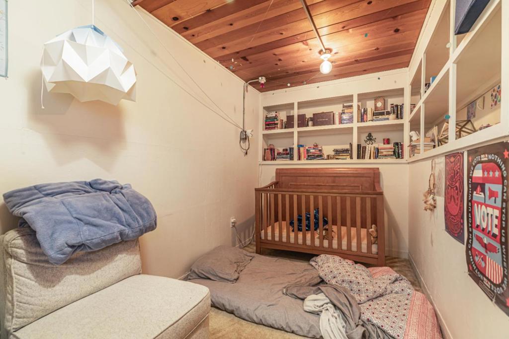 827 University Avenue Property Photo 21