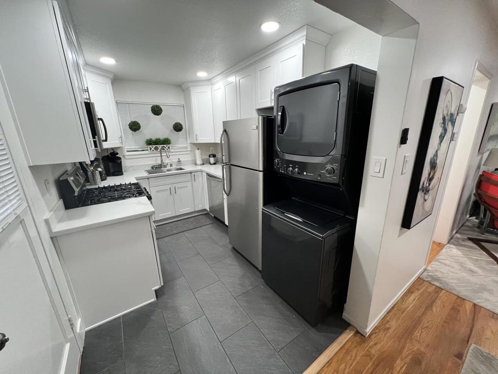 827 University Avenue Property Photo 28