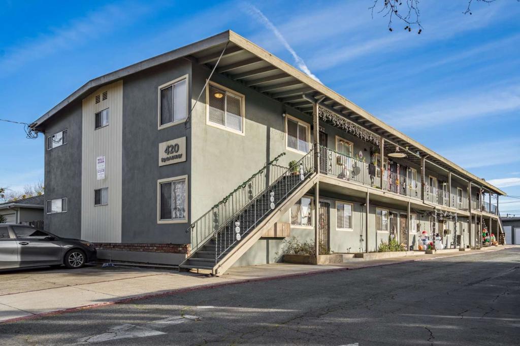 420 Broadway Property Photo 1