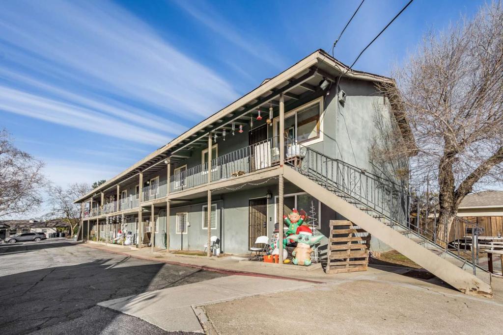 420 Broadway Property Photo 3