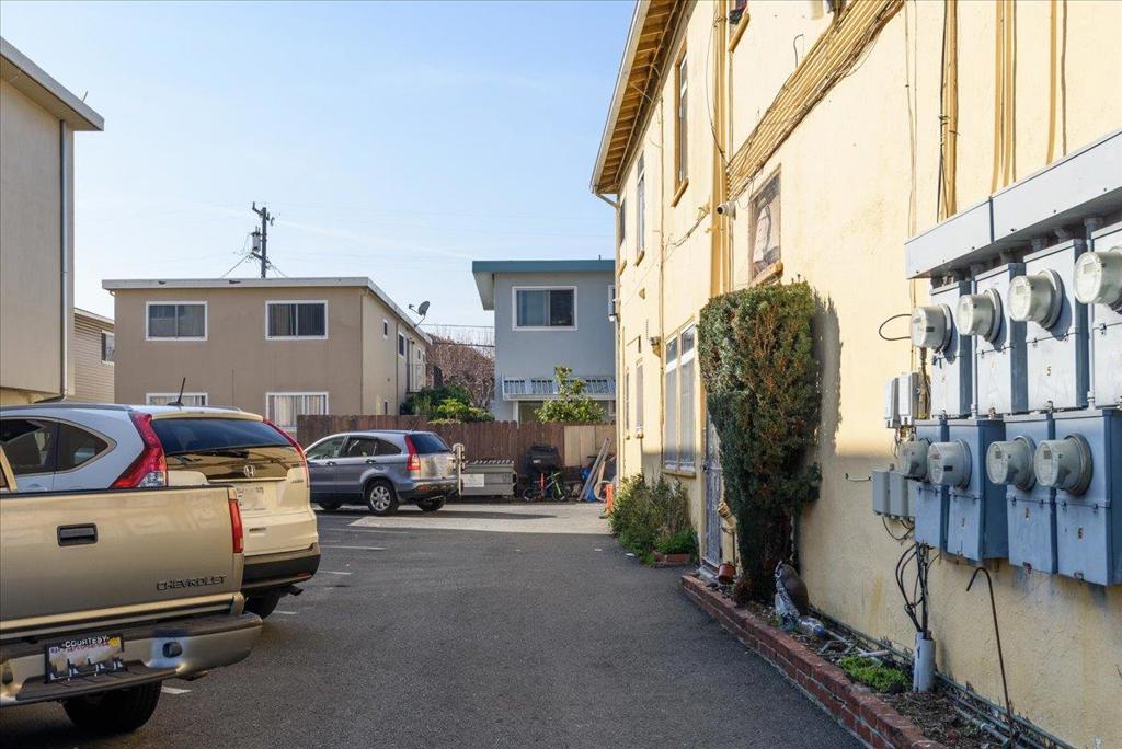 875 Huntington Avenue Property Photo 11